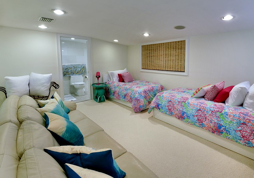 Den Twin Room